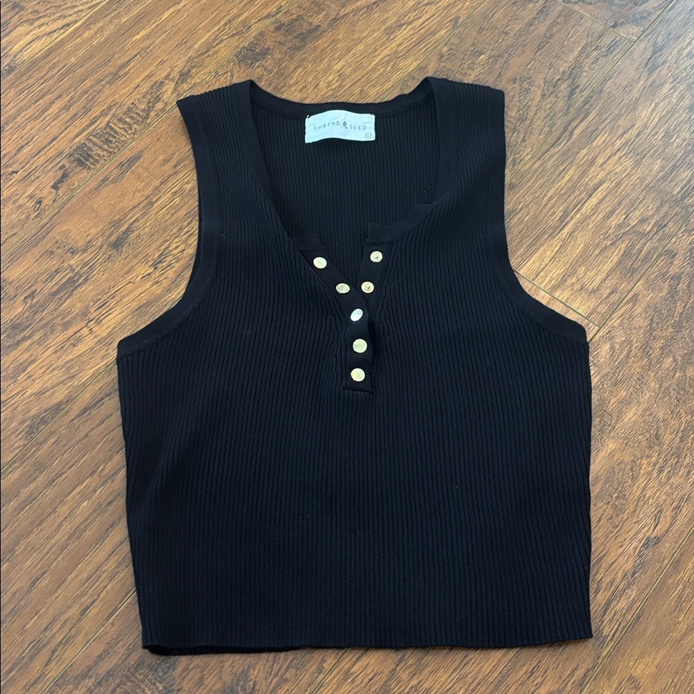 Like new soft THREAD & SEED  quality Sweater Tank size L in black gold snaps